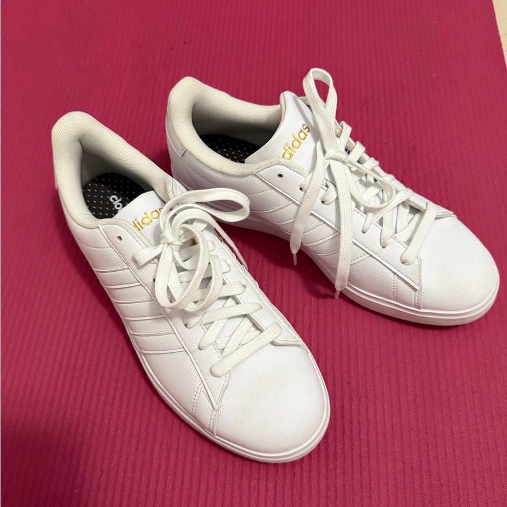 New Adidas White Sneakers with Gold Logo size 10